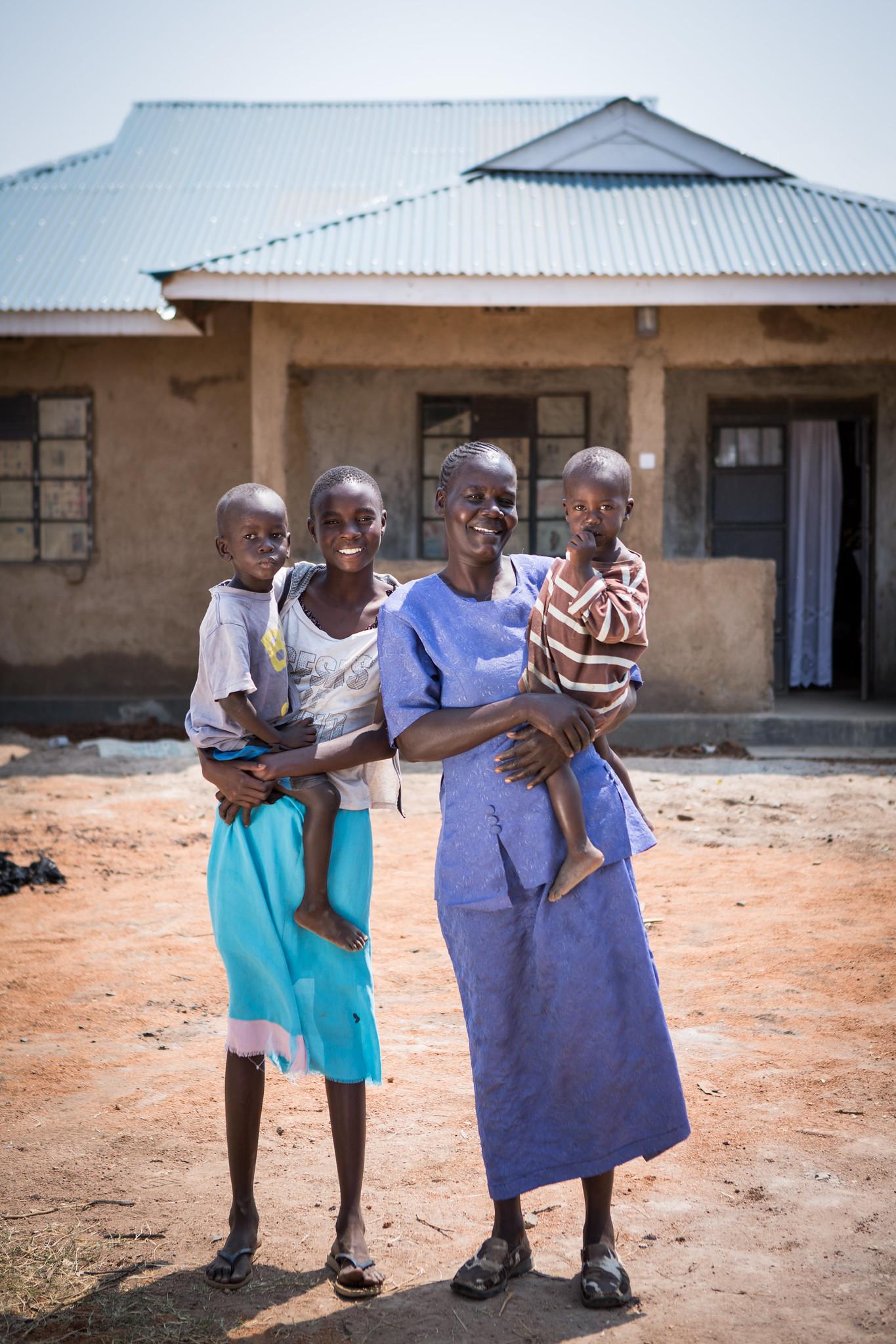 Kenya women with babies